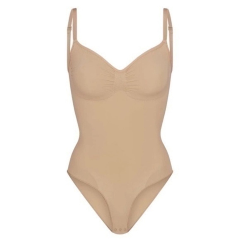 SKIMS SEAMLESS SCULPT BRIEF BODYSUIT CLAY SMALL